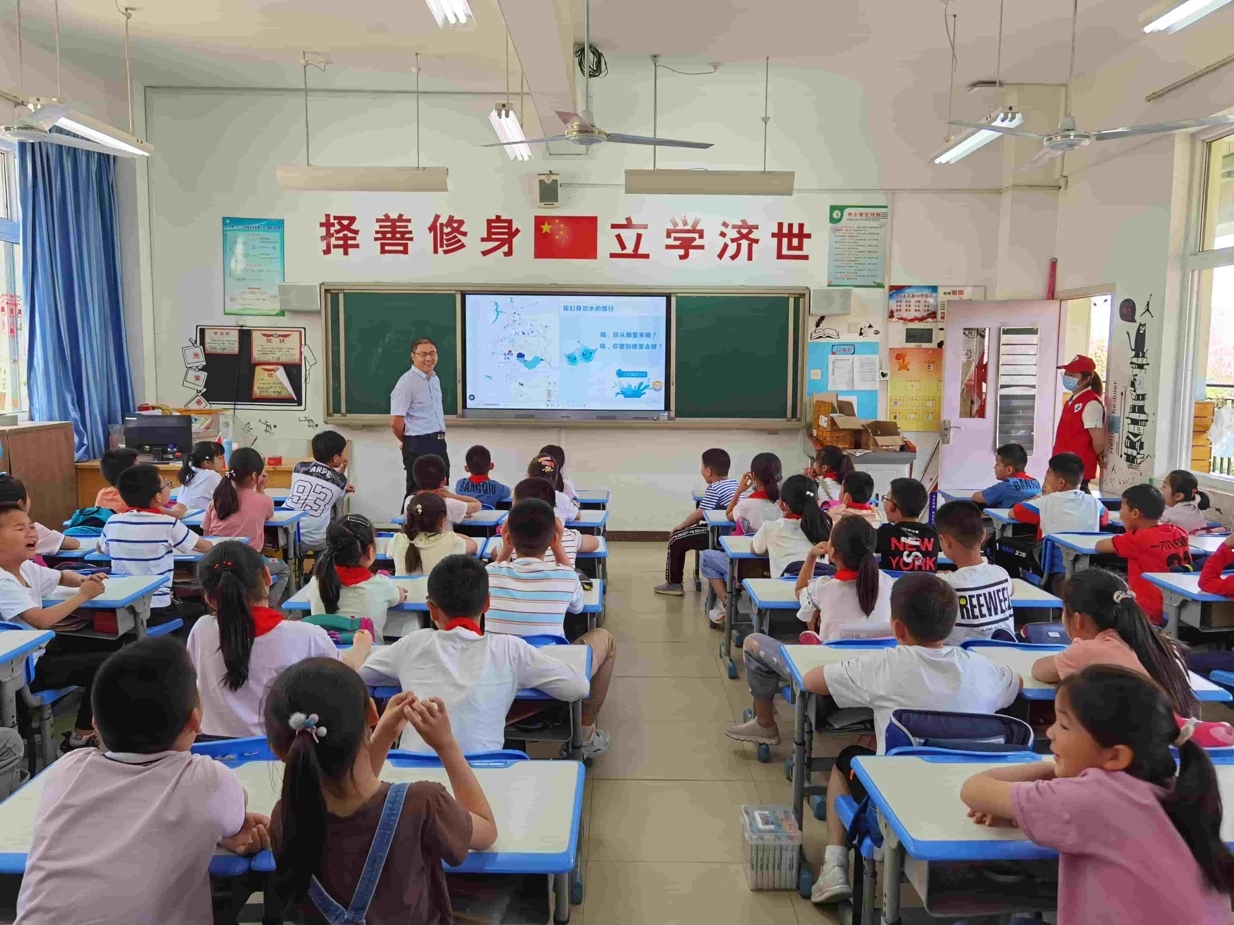 2021年6月4日，乐竞（中国）志愿团队枪王一六八玫瑰园小学开展“青春志愿行，环保进课堂”活动（2）